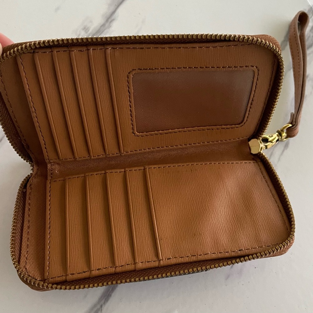 Fossil Wallet With Wristlet Issue No. 1954 - image 2